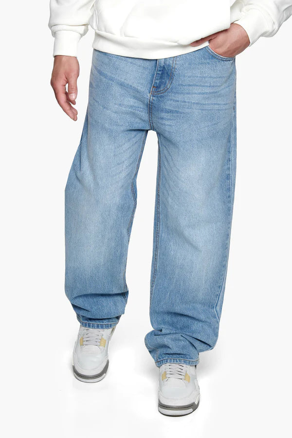 LOOSE FIT JEANS